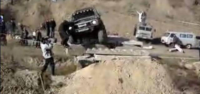 Off-road yarışında tehlikeli anlar