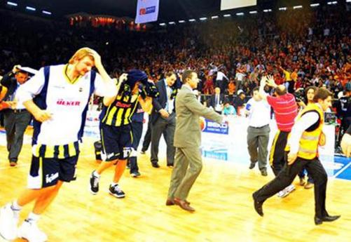 Olaylı maçın faturası ağır oldu! (GALERİ)