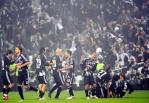Kanarya, Kartal'a yem ...