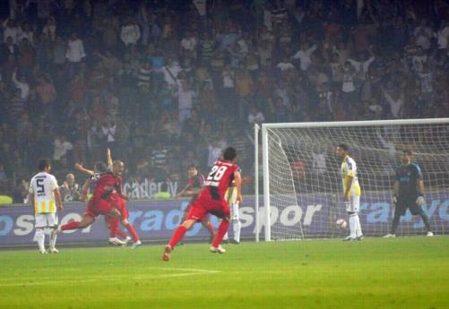 J.Cesar, Fener'i 'Gazi' etti: 2-1 (VİDEO)