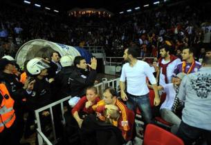 Olay çıkaranlara futbol da yasak!