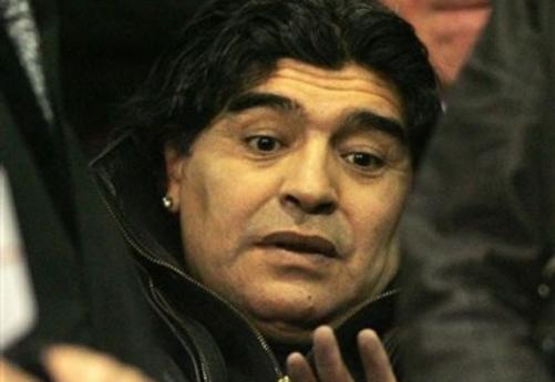 Maradona köpeği tarafından ısırıldı