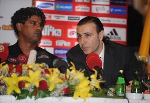 Frank Rijkaard istifa mı etti?