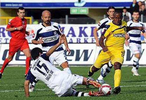 Yıldız futbolcu kulübünü Başbakan'a şikayet etti!